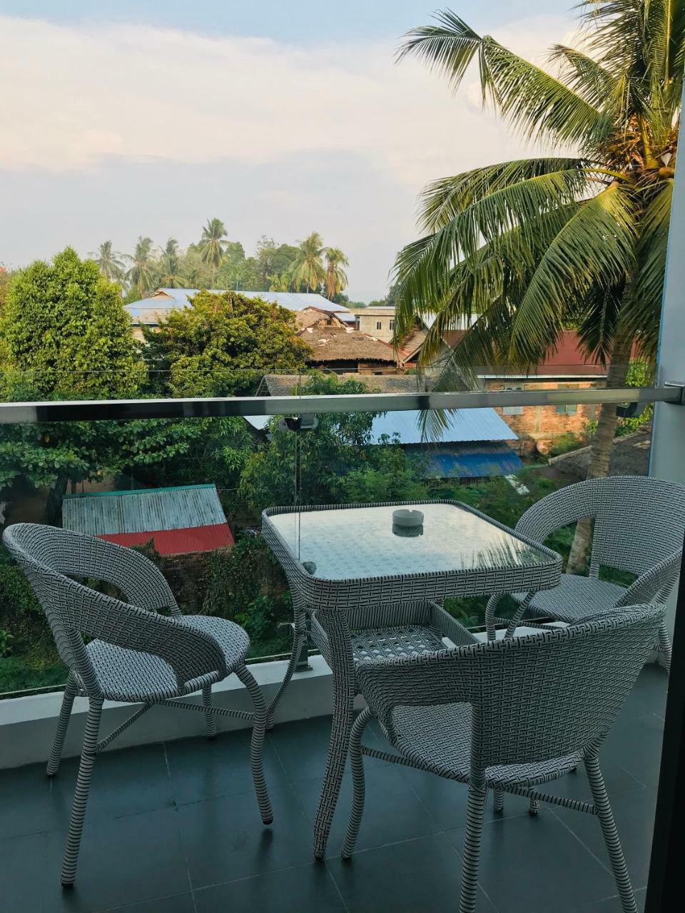 Regent Hotel Myeik Luaran gambar
